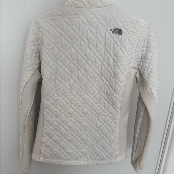 Women’s Quilted North Face Puffer Jacket - Picture 2 of 2